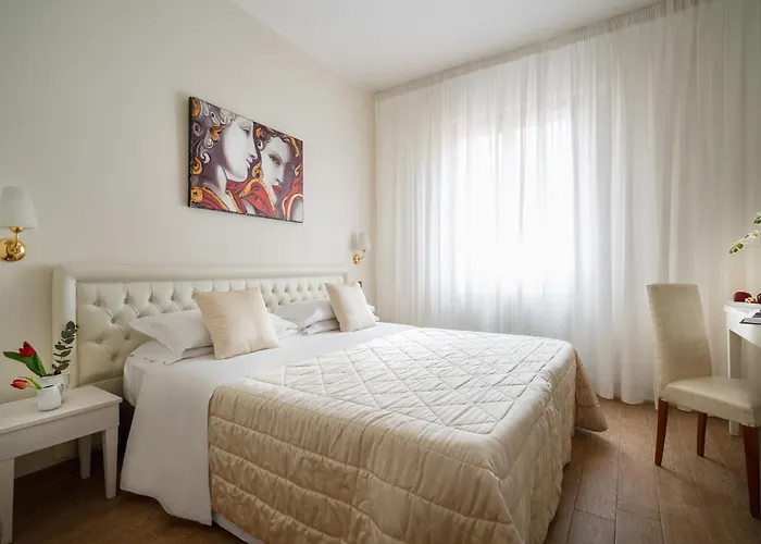 Re Enzo Hotel
