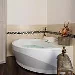 Re Enzo Hotel