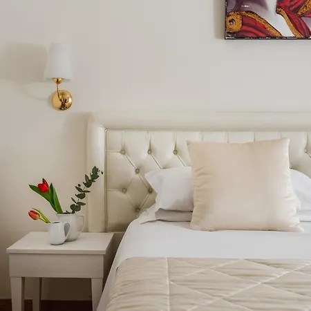 Re Enzo Hotel