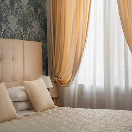 Re Enzo Hotel
